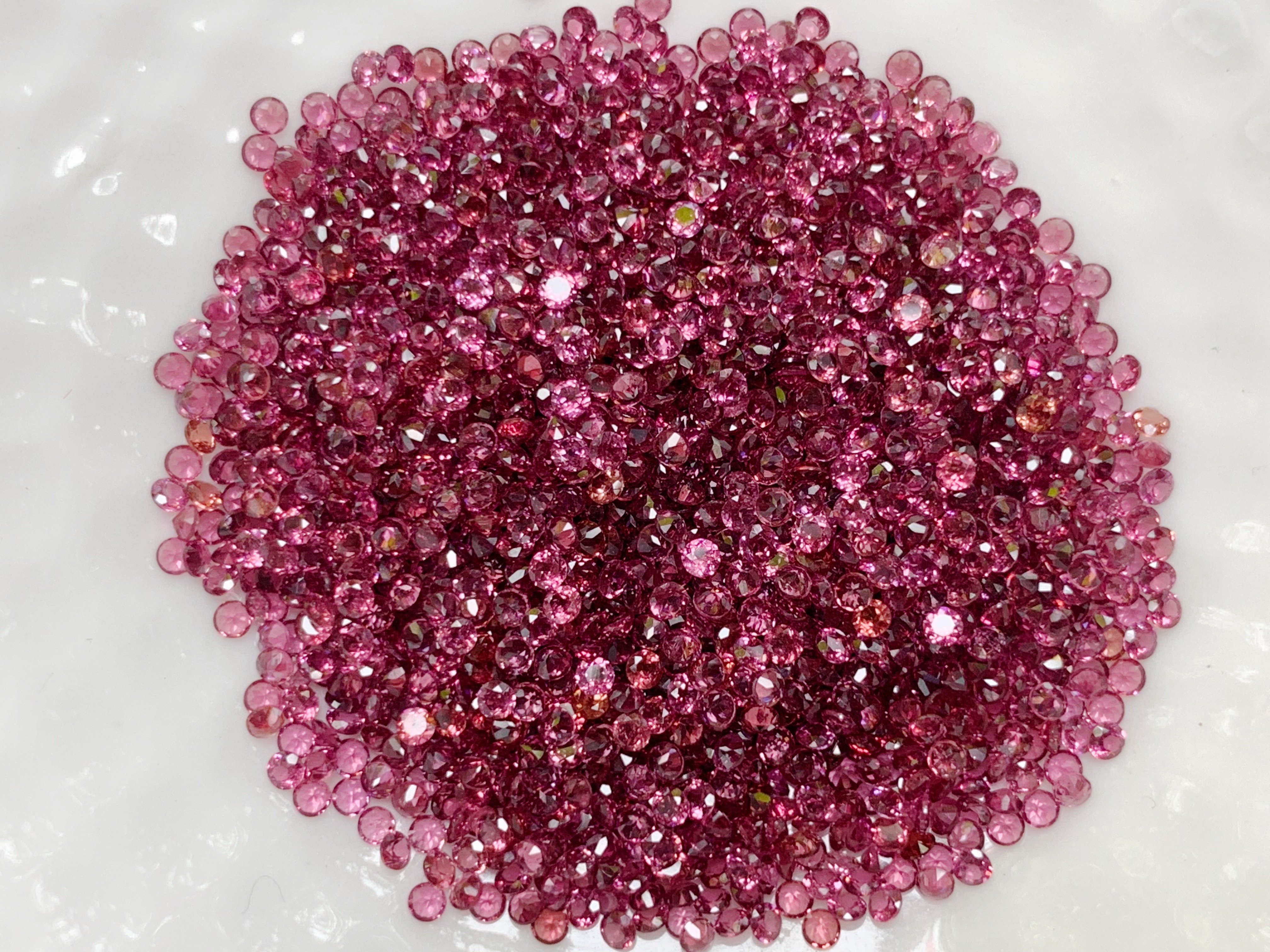 Rhodolite โรโดไลท์กลม 1.5 มม. 5 กะรัต