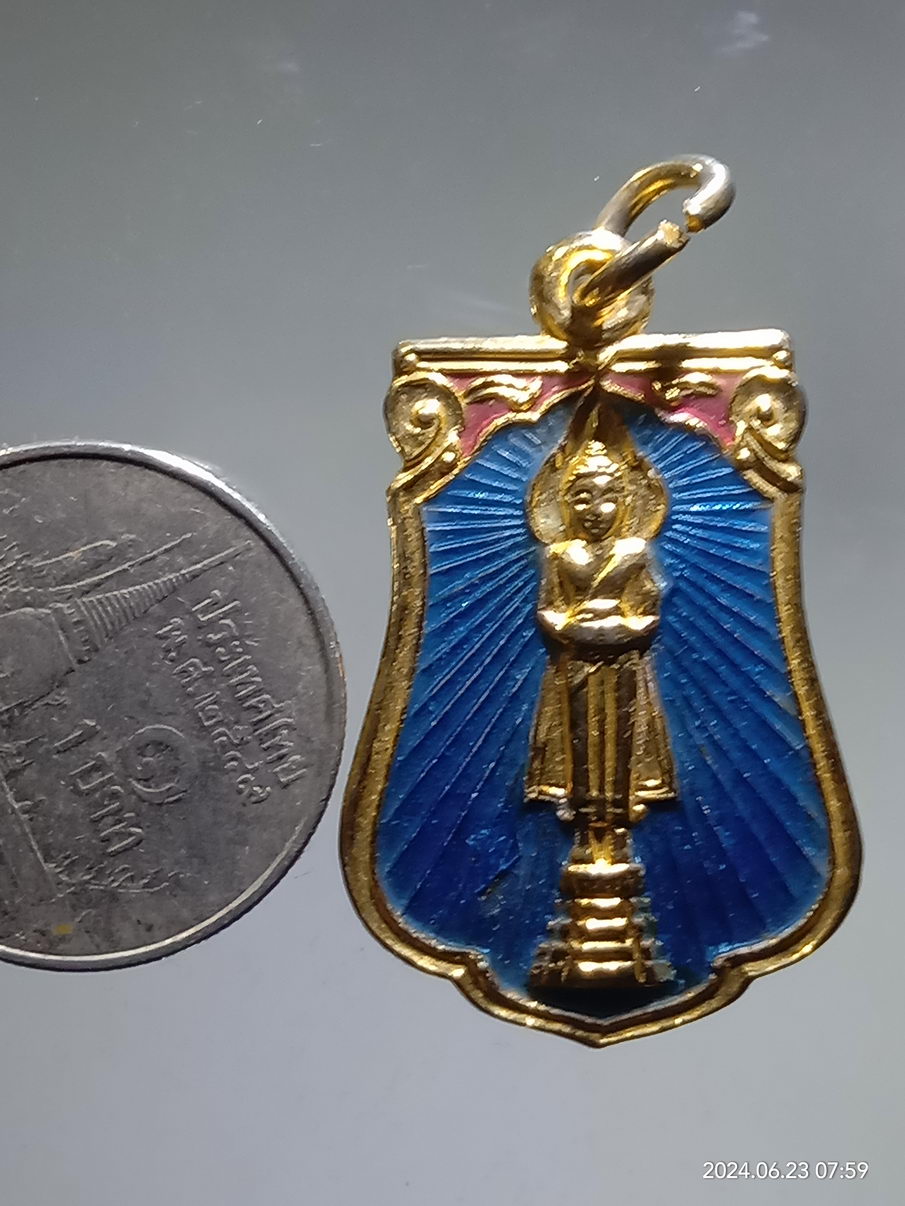 รหัสสินค้า เหรียญพระพุทธ 055 เหรียญเสมาเล็ก กะไหล่ทองลงยา หลวงพ่อบ้านแหลม วัดเพชรสมุทรวรวิหาร สร้างปี 2524 ที่ระลึกเสด็จยกช่อฟ้าพระอุโบสถ