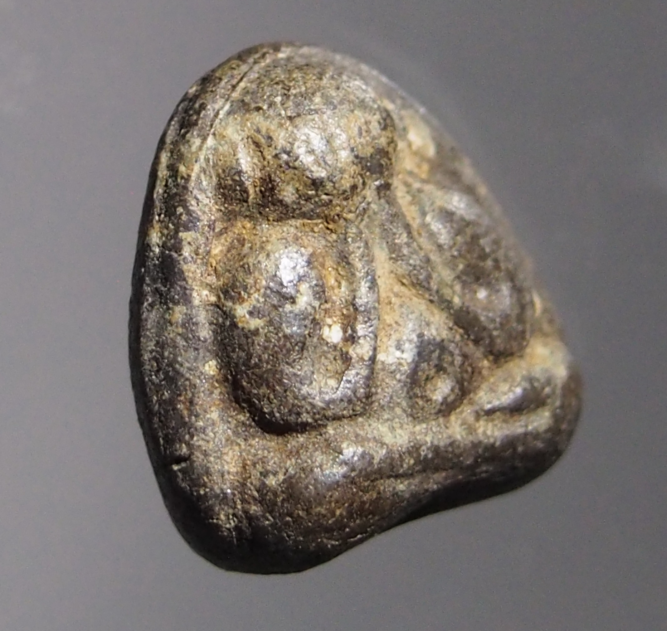 รหัสสินค้า พระปิดตา ทั่วไป 092 พระปิดตา เนื้อผงใบลาน ขนาดเท่าปลายนิ้วก้อย ไม่ทราบที่ เนื้อหาเก่ามาก พระรายการนี้ให้เช่าบูชาแล้ว