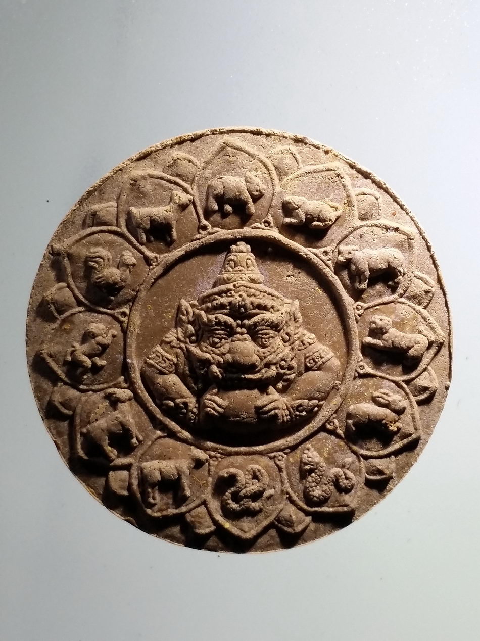 รหัสสินค้า จตุคามรามเทพ 904 จตุคามรามเทพ รุ่น เก้าหน้ามหาโชคมหาเศรษฐี วัดอ้ายเขียว เนื้อว่านสีน้ำตาล