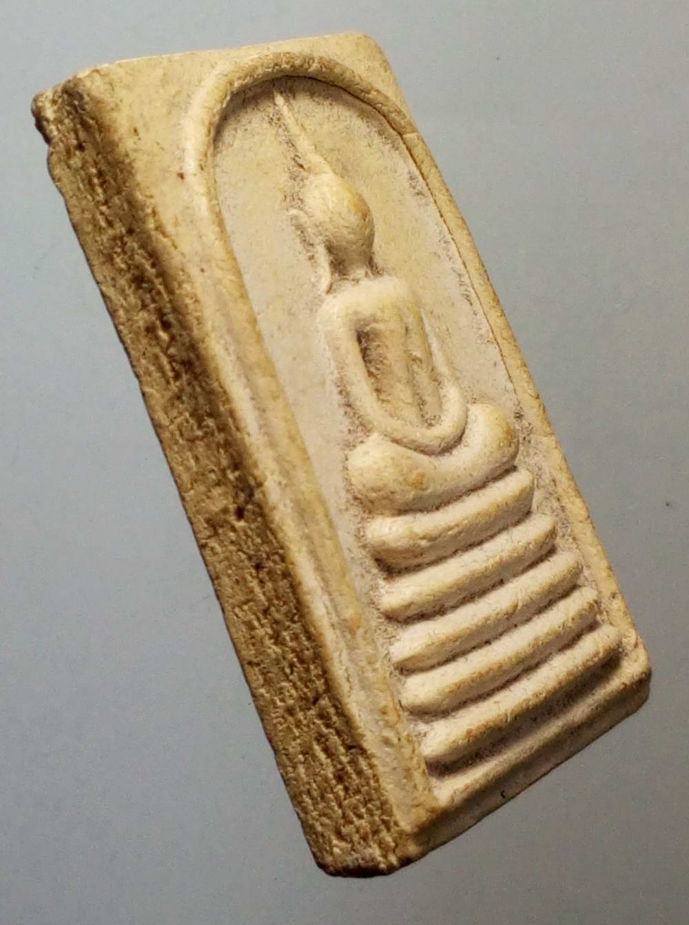 รหัสสินค้า พระสมเด็จ วัดต่างๆ 482 พระสมเด็จเนื้อผงฐาน 5 ชั้น หลวงพ่อจันทร วุฒิคุณ วัดตะพงนอก อำเภอเมือง จังหวัดระยอง สร้างปี 2539 ที่ระลึกในงานผูกพัทธสีมาและฝังลูกนิมิต