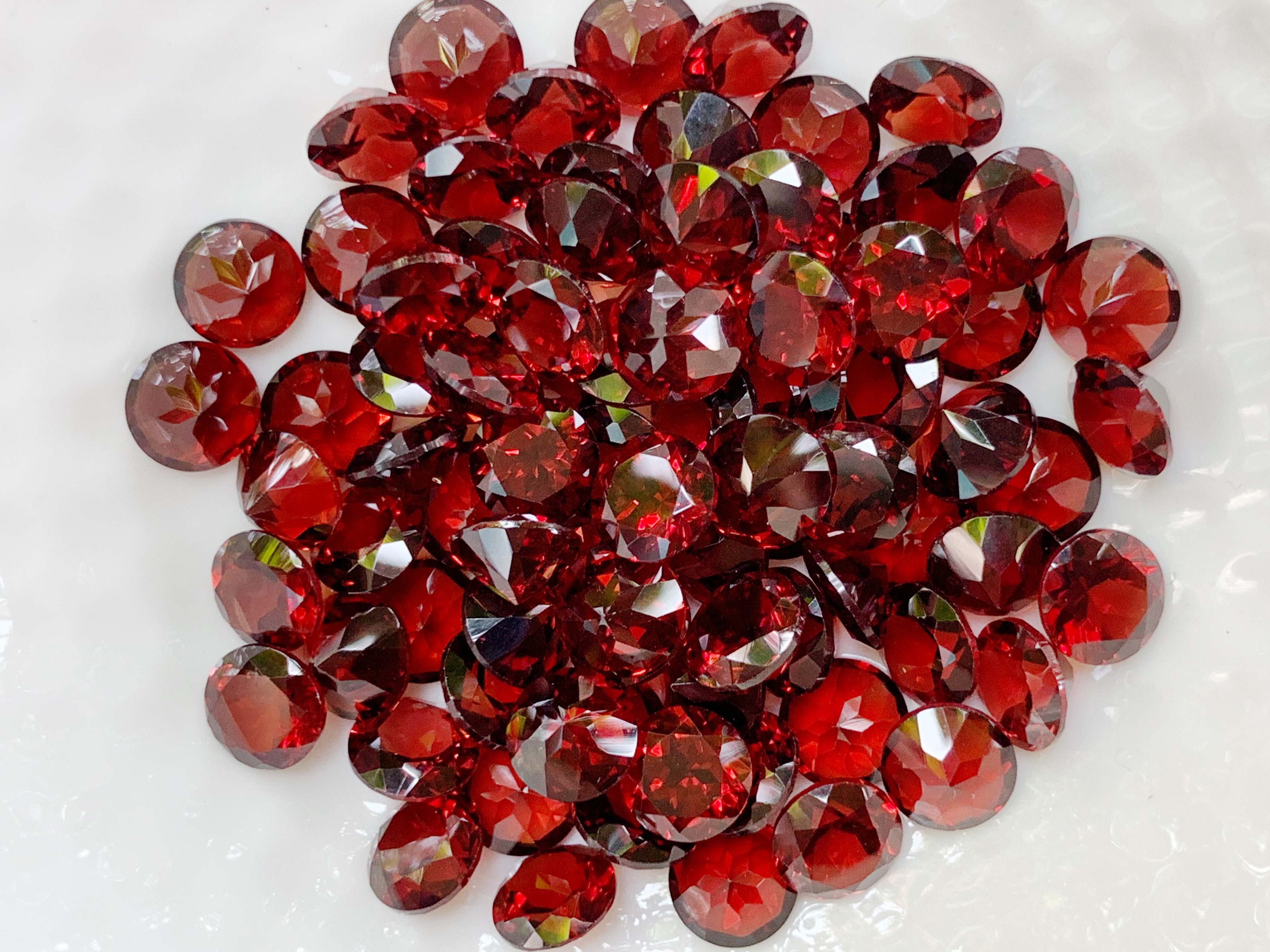 โกเมนกลม 6.0 มม. 5 กะรัต