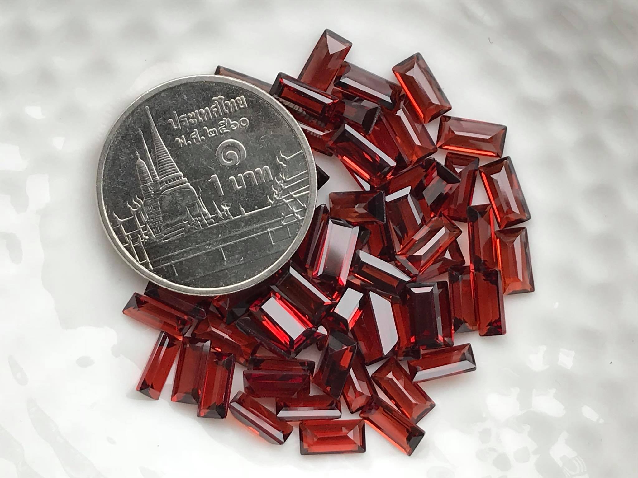 โกเมนสี่เหลี่ยมผืนผ้า 6x3mm. 5 กะรัต