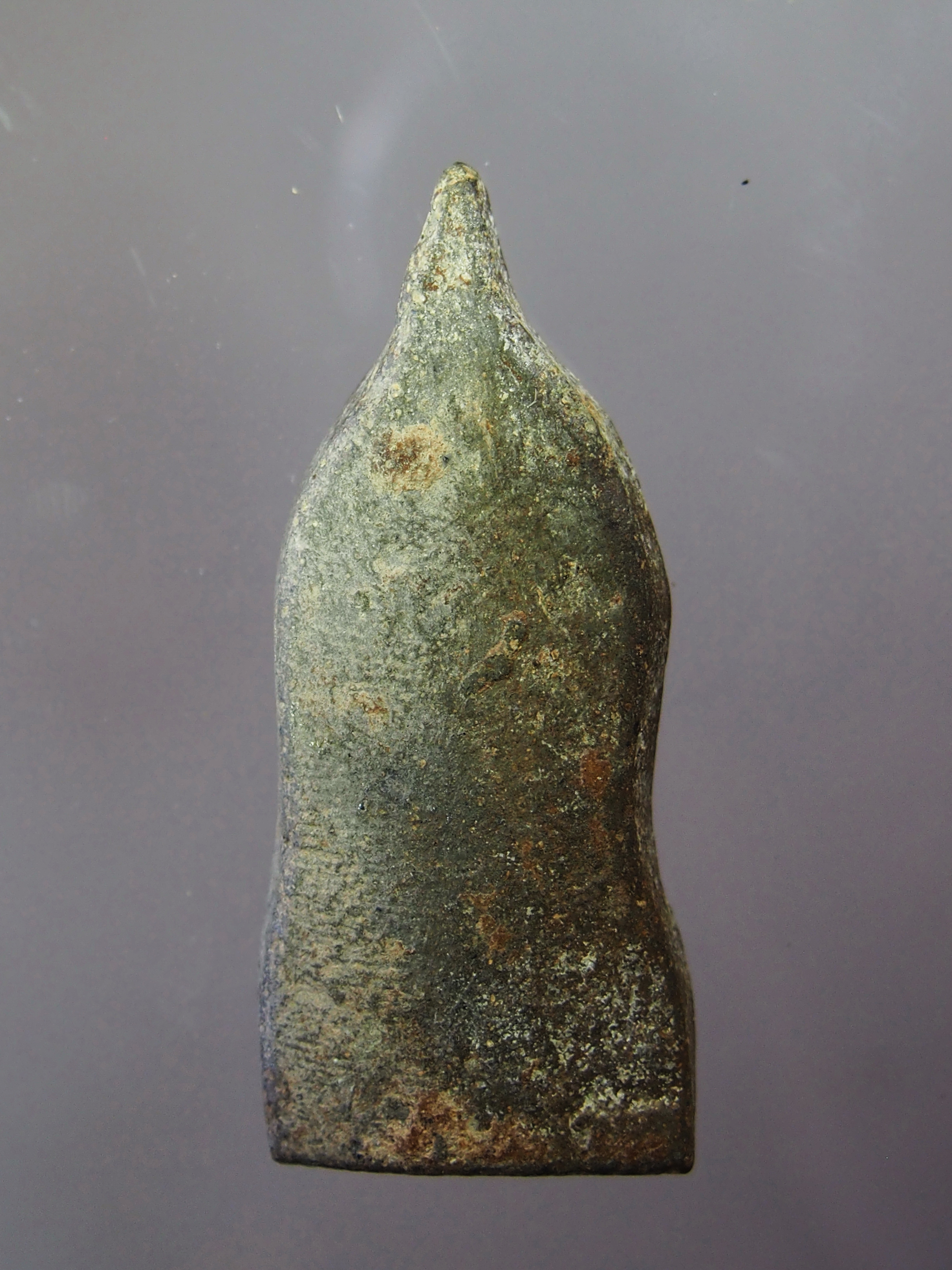 รหัสสินค้า พระกรุ 087 พระร่วงนั่ง ซุ้มเรือนแก้ว จังหวัดสุโขทัย เนื้อออกเขียวหินครก ไม่ทราบกรุ หน้าตาพอมีให้เห็นไรๆ