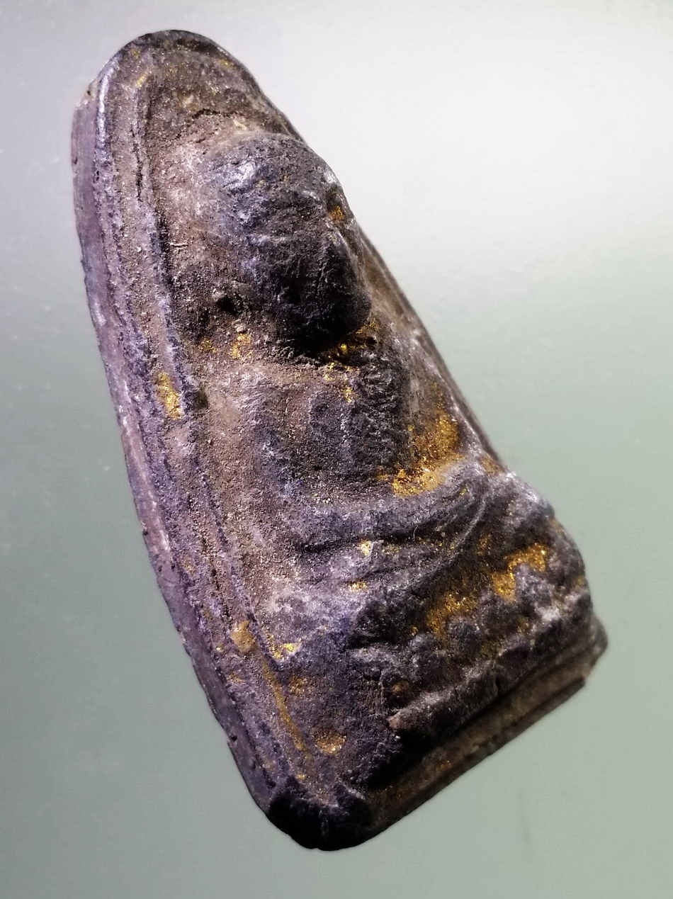 รหัสสินค้า หลวงปู่ทวด วัดต่างๆ 214 หลวงปู่ทวด วัดช้างให้ จังหวัดปัตตานี เนื้อดินเผา สร้างปี 2513 พระครูใบฎีกาขาวสร้าง