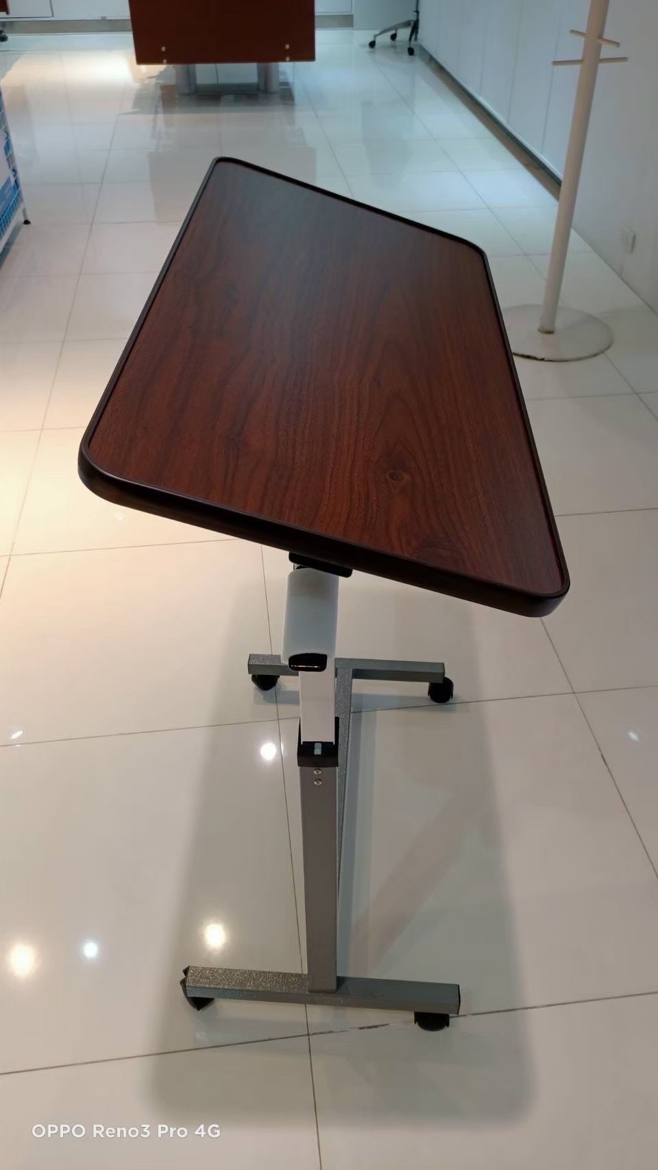 โต๊ะคร่อมเตียง OVERBED TABLE รุ่น ST396B