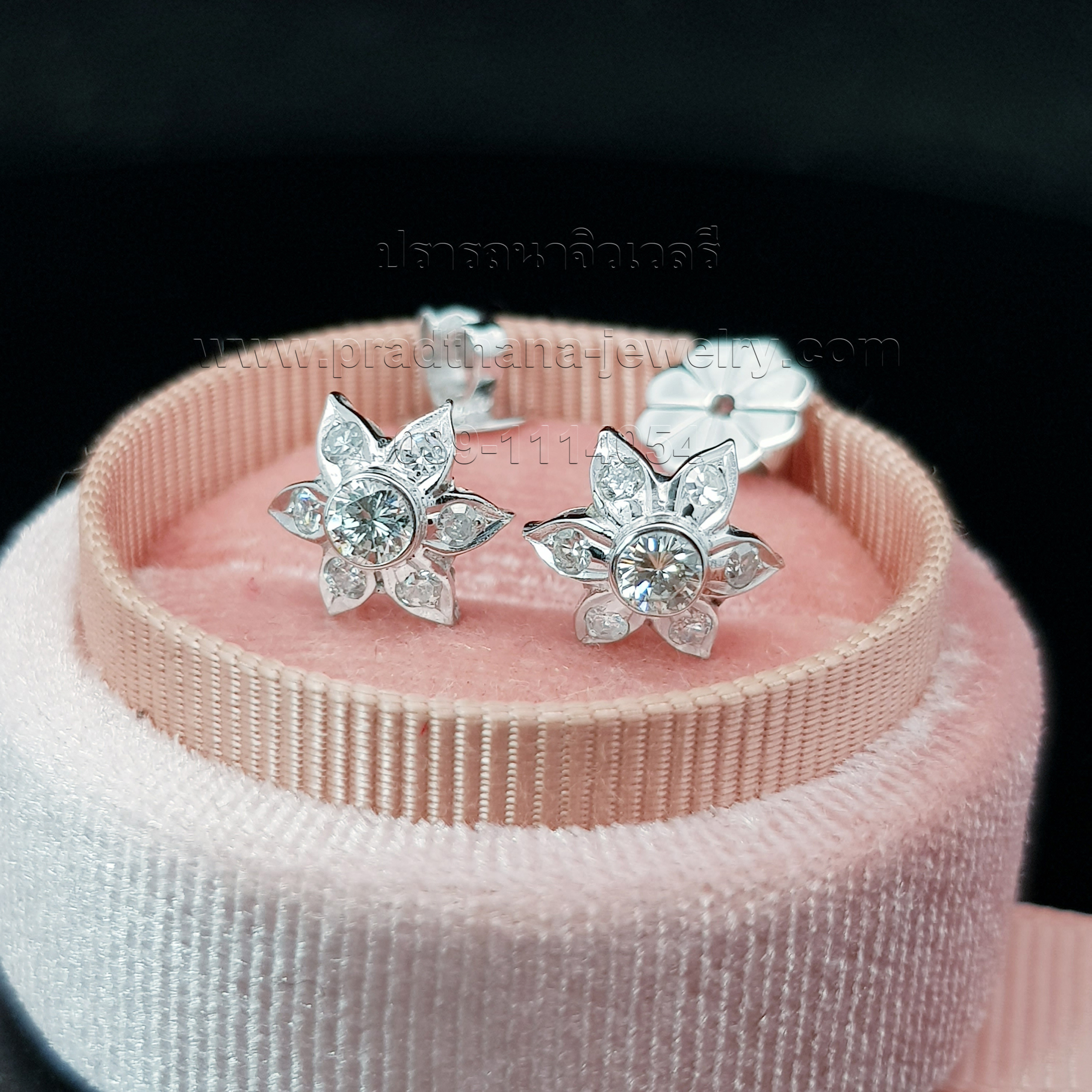 ต่างหูดอกไม้เพชร