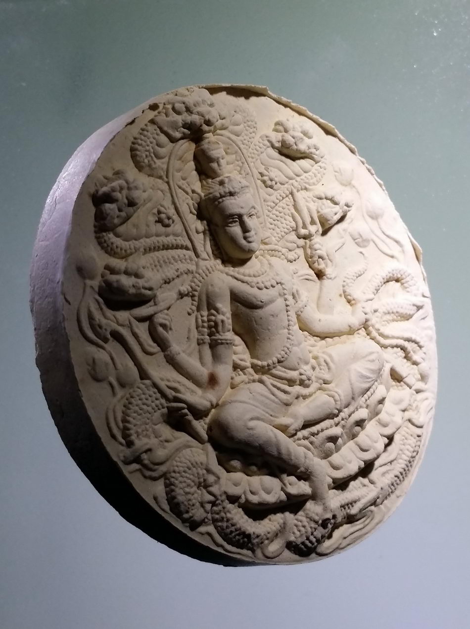 รหัสสินค้า จตุคามรามเทพ 800 จตุคามรามเทพ รุ่นมหาปาฏิหาริย์มั่งมีทรัพย์ เนื้อว่านขาว ขนาด 5.6 cm