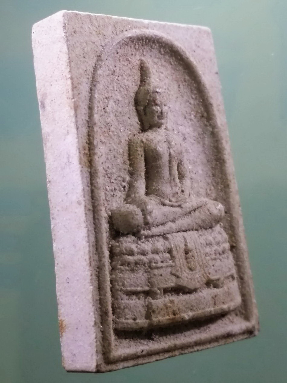 รหัสสินค้า พระเนื้อดิน เนื้อผง เนื้อว่าน 445 พระพุทธสัพพัญญู เนื้อผงแช่น้ำมนต์ พุทธอุทยานนครนครสวรรค์ ขนาดเทียบกับเหรียญบาท