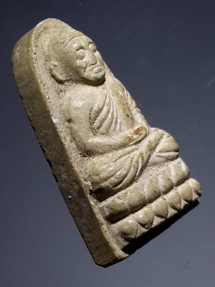 รหัสสินค้า หลวงปู่ทวด วัดต่างๆ 321 หลวงปู่ทวดเนื้อผงน้ำมัน หลังภาษาจีน วัดถ้ำยอดทอง อำเภอปากท่อ จังหวัดราชบุรี