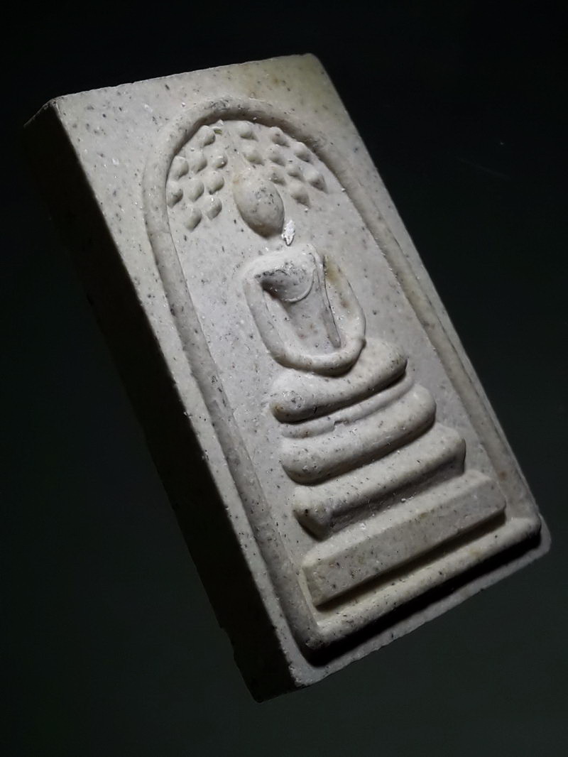 รหัสสินค้า พระเนื้อดิน ผง ว่าน 10484 พระสมเด็จปรกโพธิ์ หลังหลวงพ่อวัดบ้านแหลม วัดบ้านแหลม เนื้อผง