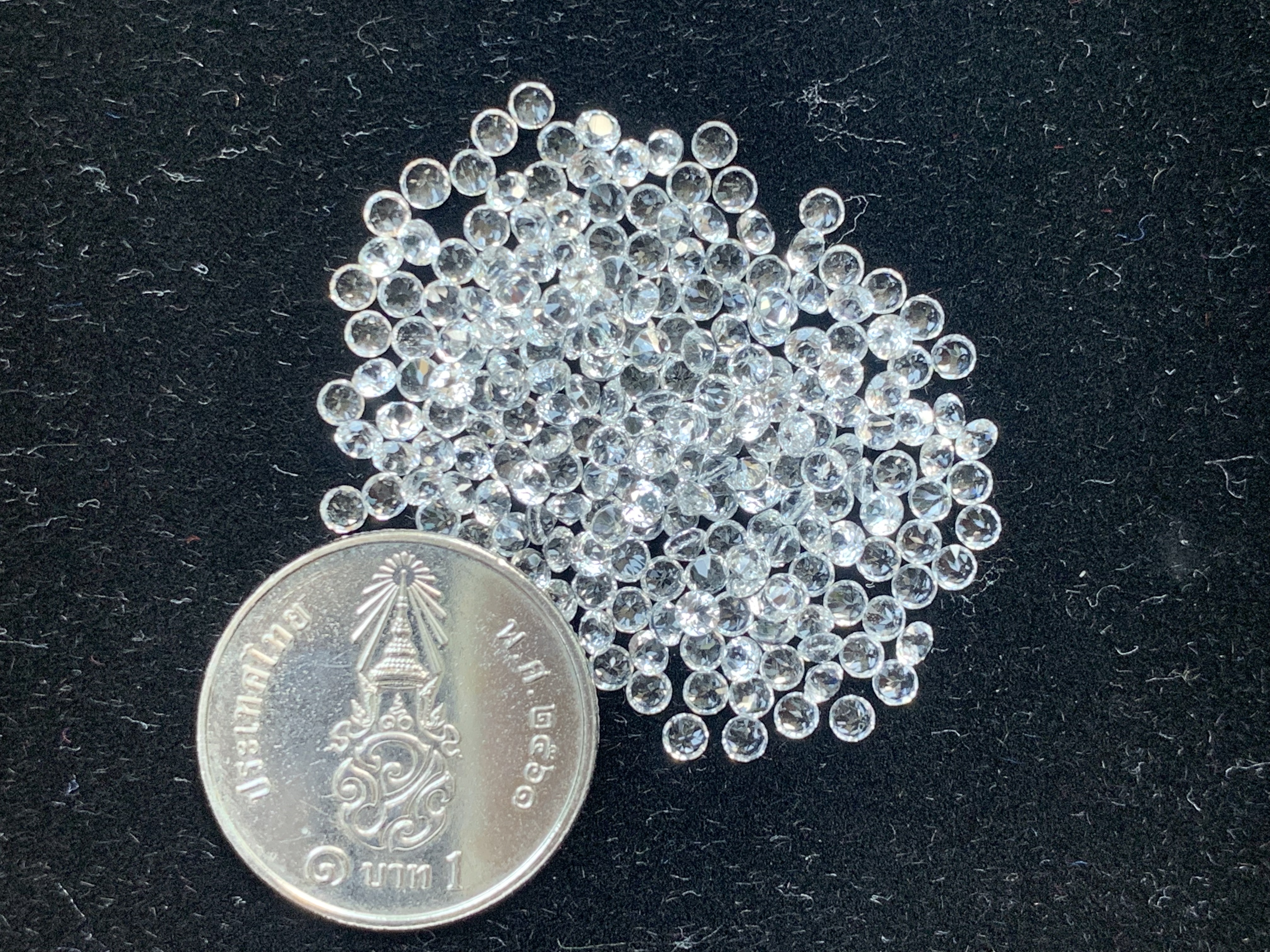 ไวท์โทปาสกลม 2.25 มม. 5 กะรัต