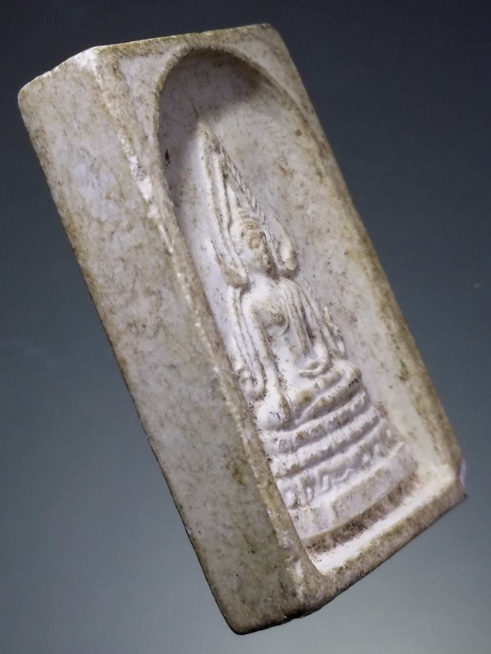 รหัสสินค้า พระไม่ทราบที่ 236 พระพุทธชินราช เนื้อผง หลังธรรมจักร ไม่ทราบที่ พระรายการนี้ให้เช่าบูชาแล้ว