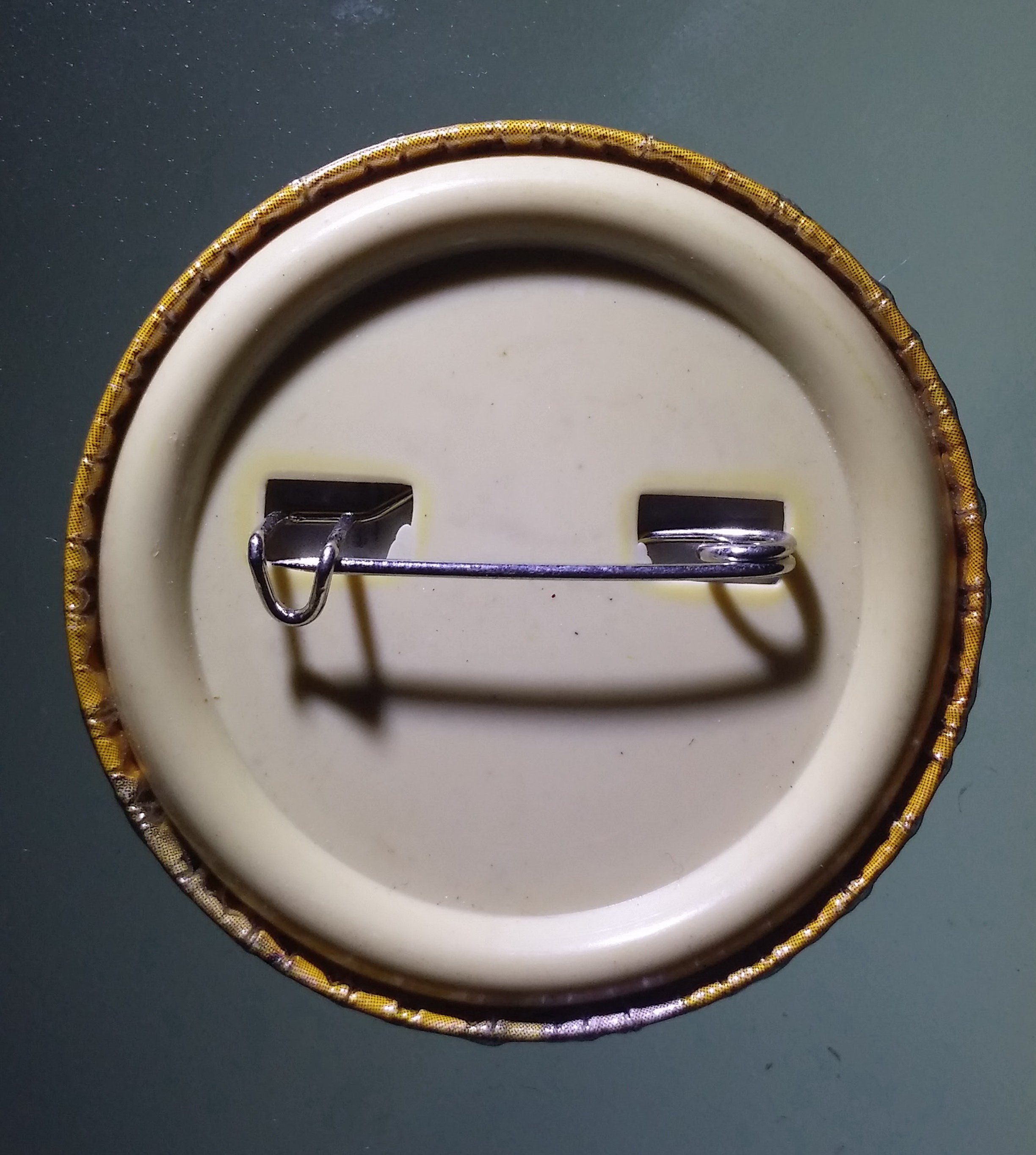 antig FB 467 ล็อกเก็ตเข็มกลัด หลวงปู่สวัสดิ์ วัดศาลาปูนวรวิหาร จังหวัดพระนครศรีอยุธยา พระรายการนี้ให้เช่าบูชาแล้ว