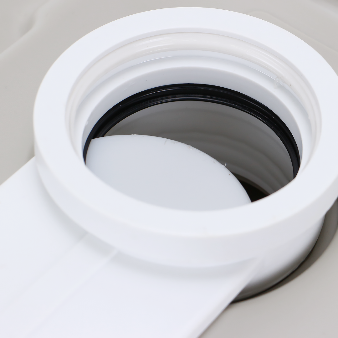 สุขาเคลื่อนที่ รุ่น P.4 ฝารองนั่งแบบวงกลม ความจุน้ำสะอาด 10 ลิตร ความจุของเสีย 10 ลิตร ฟรีสายฉีดชำระ