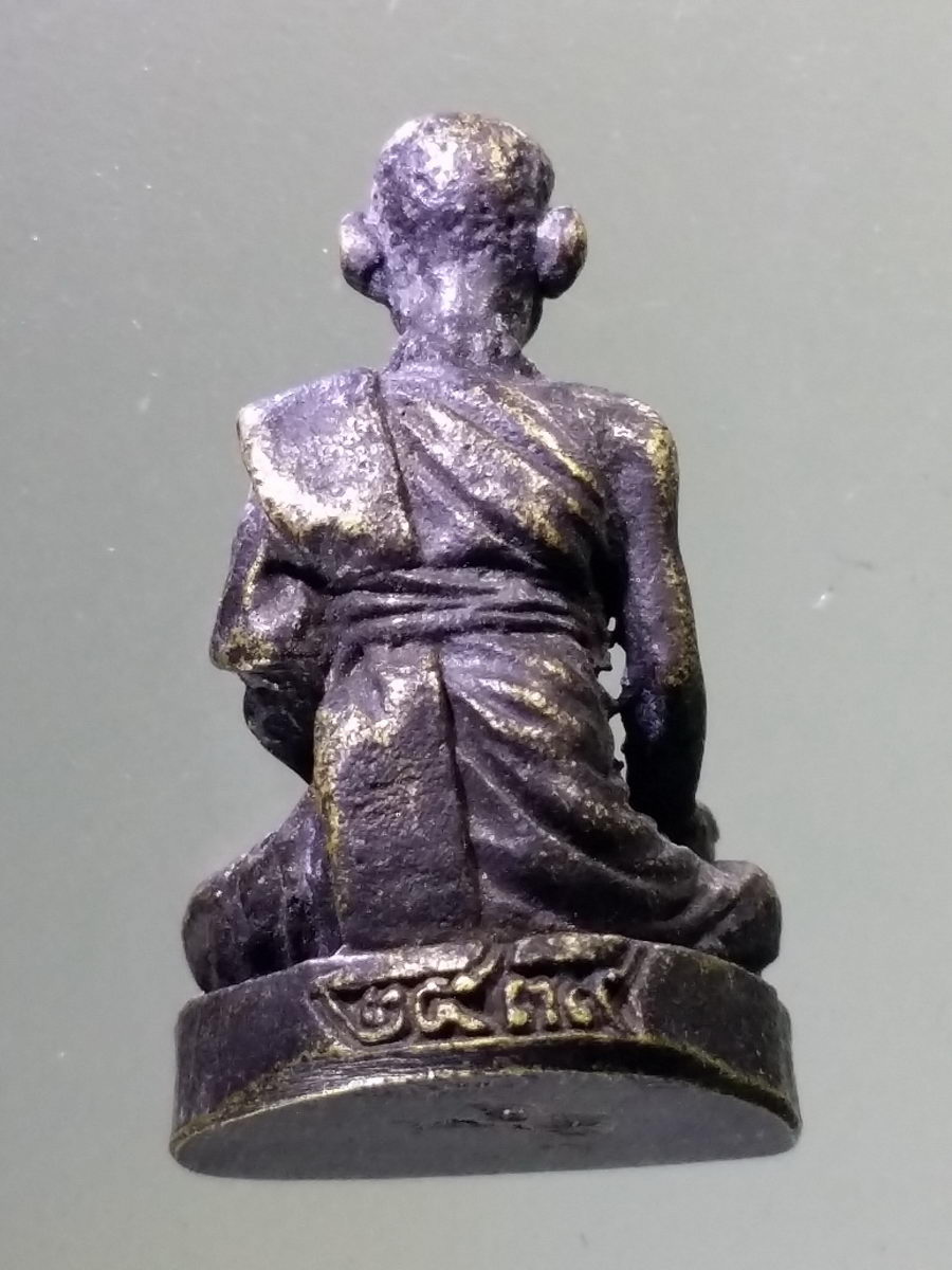 Antig Pim 105 รูปหล่อครูบาเจ้าบุญชุ่ม ญาณสังวโร เนื้อทองเหลืองรมดำ หล่อตัน สร้างปี 2539