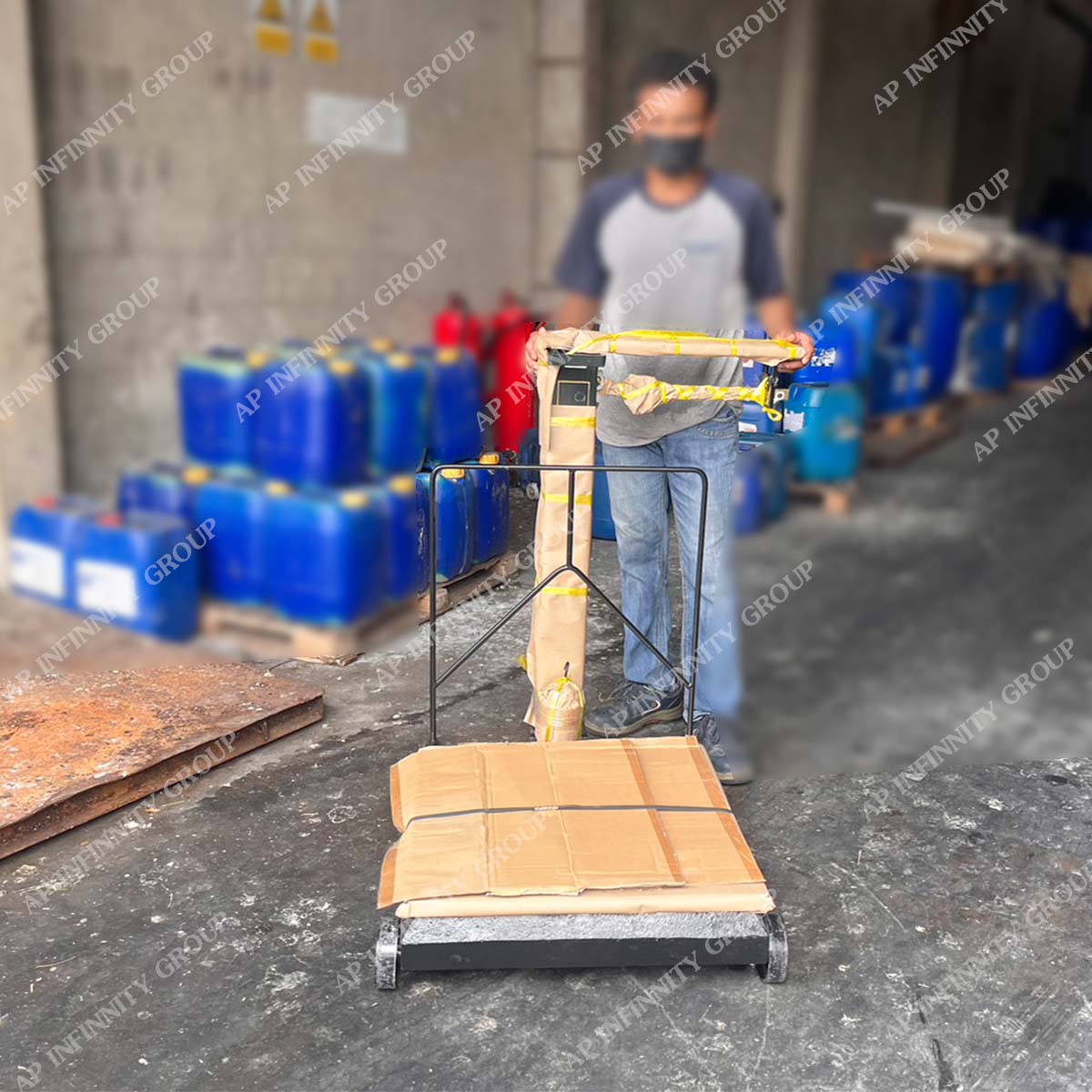 เครื่องชั่งคานเลื่อน ตาชั่งคานเลื่อน เครื่องชั่งแบบคานเลื่อน เครื่องชั่งระบบคานเลื่อน พิกัดน้ำหนัก300กิโลกรัม ค่าละเอียด 100 กรัม แท่นชั่งเป็นเหล็กหล่อขนาด แท่นชั่งขนาด 45 x 60 ซม.