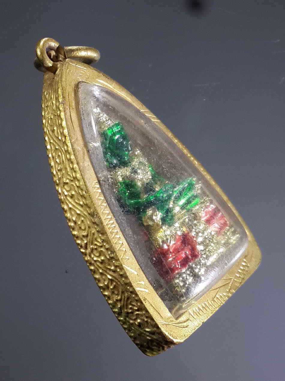 รหัสสินค้า พระกริ่ง พระหล่อ 285 รูปหล่อกะไหล่ทองเพ้นท์สี พระแก้วมรกต หลวงปู่อ่อนสา สุขกาโร วัดประชาชุมพลพัฒนาราม รุ่นเทิดพระเกียรติ