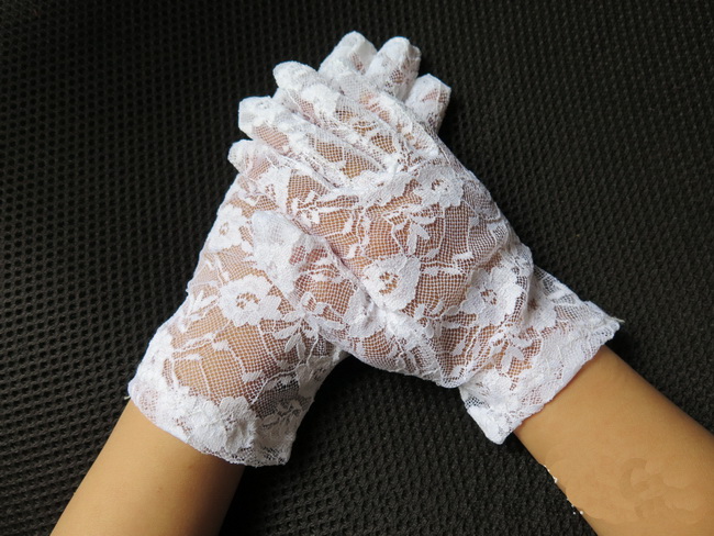 GL11131 ถุงมือเด็กออกงานสีขาว ถุงมือเด็กแบบลูกไม้ยืดได้เยอะ เหมาะ 3-10 ขวบหรือน้องที่มีนิ้วกลาง 2.25-2.75นิ้ว ใช้เป็นถุงมือที่ใช้ในการแสดงหรือออกงาน