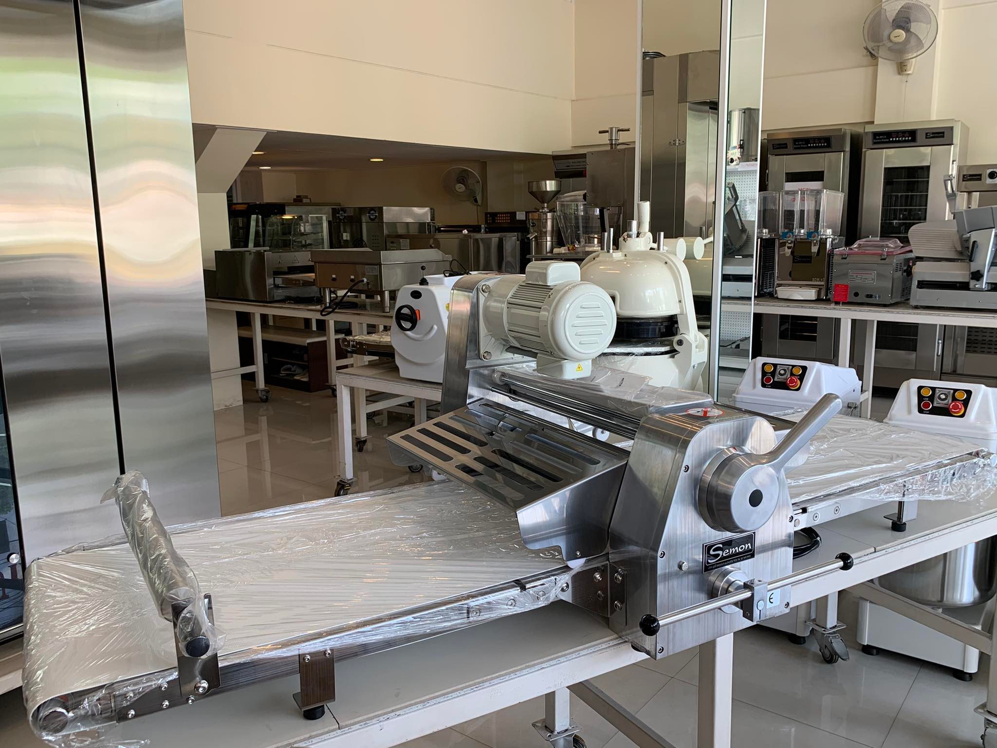 เครื่องรีดแป้งแบบตั้งโต๊ะ Si-ST8T Semon