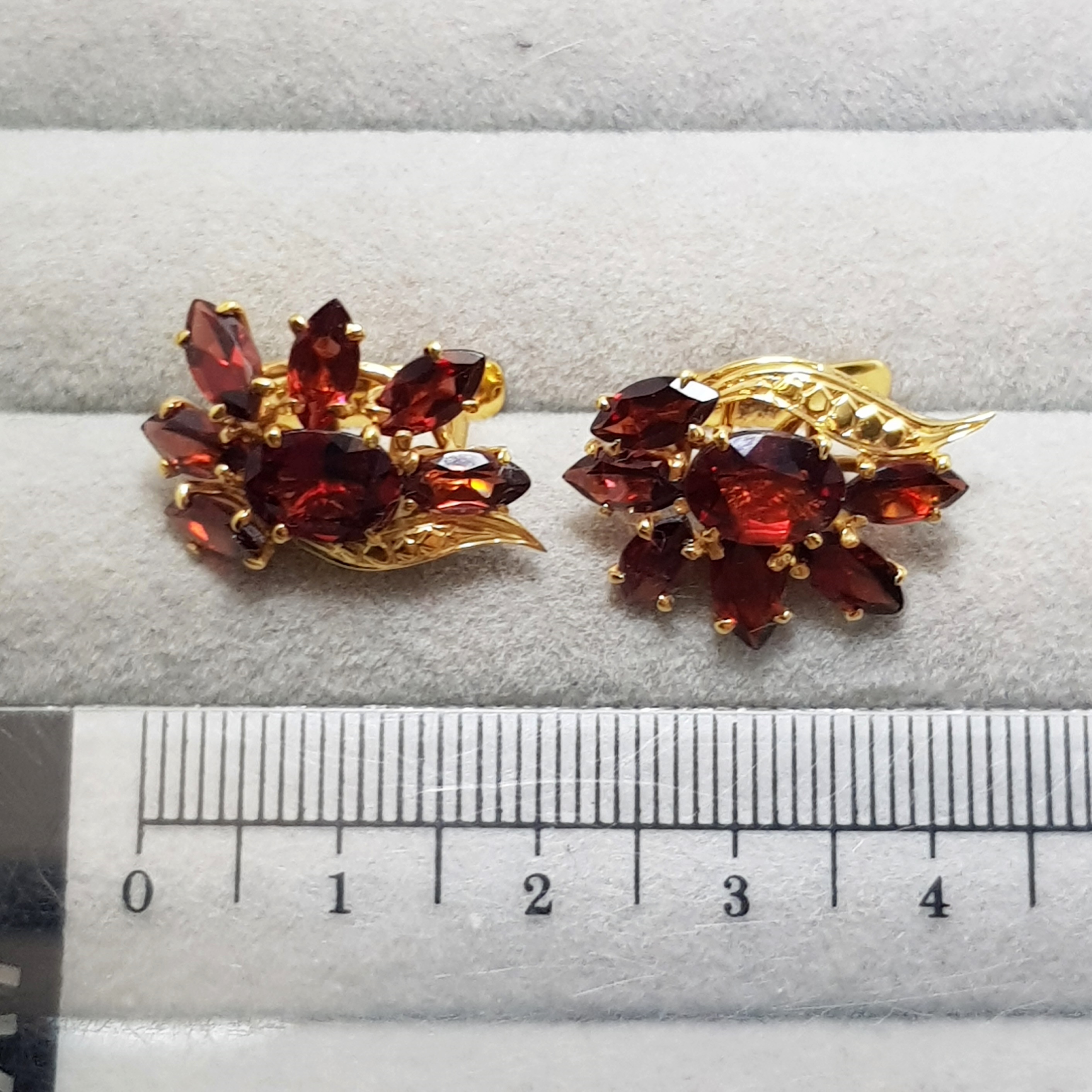 ต่างหูโกเมนลายช่อดอกไม้ **ขายแล้ว**