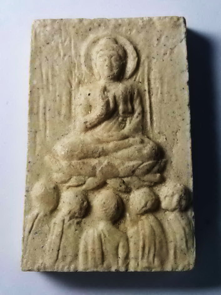 รหัสสินค้า พระไม่ทราบที่ 052 พระสมเด็จเนื้อผง หลังพระพุทธเจ้าปางปฐมเทศนา เหล่าปัญจวัคคีย์ ทั้ง 5 ไม่ทราบที่