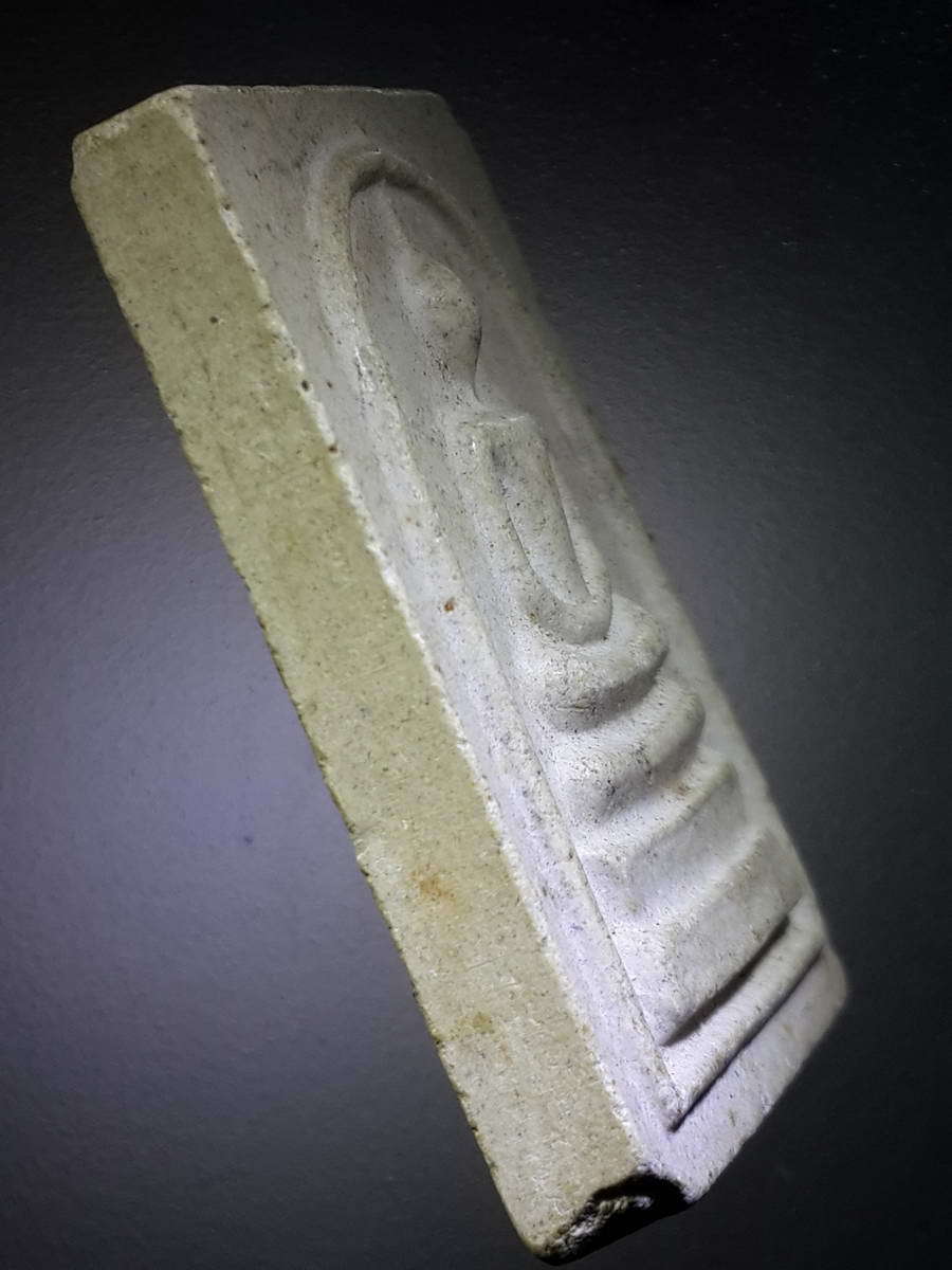 รหัสสินค้า พระสมเด็จ วัดต่างๆ 904 พระสมเด็จเนื้อผง เกศทะลุซุ้ม หลังเรียบ ฝังแร่มวลสาร ไม่ทราบที่