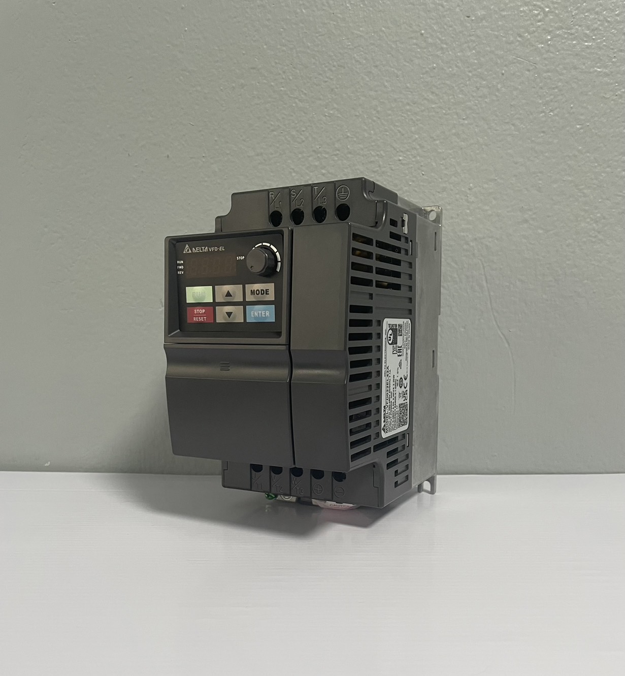 Delta Inverter VFD022EL43A 3HP 2.2kW (Input 380V 3-Phase Output 380V 3-Phase )