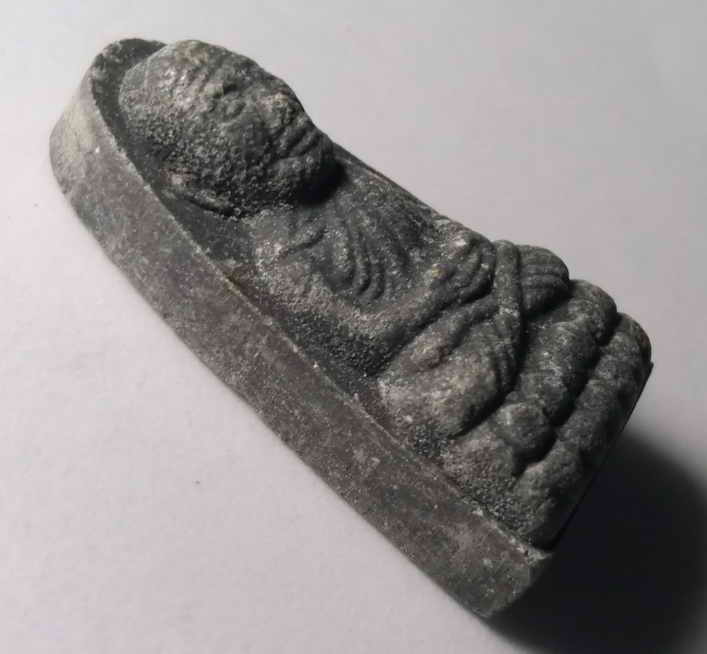 รหัสสินค้า หลวงปู่ทวด วัดต่างๆ 038 หลวงปู่ทวดเนื้อว่าน พิมพ์พระรอด วัดช้างให้ จังหวัดปัตตานี หลังยันต์นะเฉลียวเพชร ไม่ทราบปีที่สร้าง