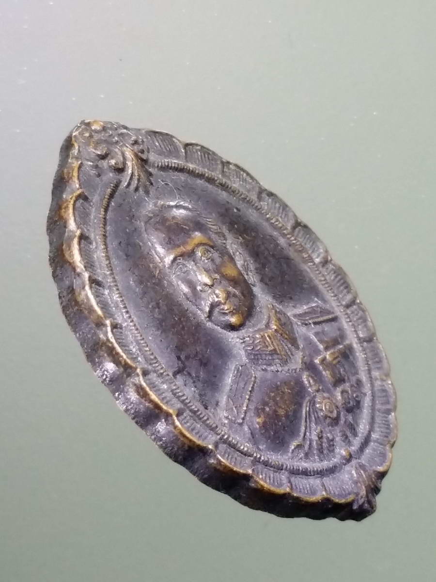 รหัสสินค้า พระมหากษัตริย์ และบุคคลสำคัญ 254 เหรียญรัชกาลที่ 5 หลังพระนารายณ์ทรงครุฑจับนาค พิธีมังคลาภิเษก วัดไตรมิตรวิทยาราม กรุงเทพฯ สร้างปี 2536 ตอกโค๊ต เจ้าคุณธงชัยปลุกเสก