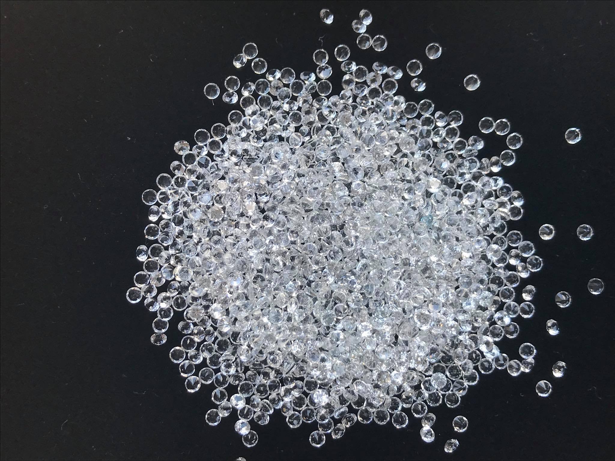 White topaz ไวท์โทปาสกลม 1.9 มม. 5 กะรัต