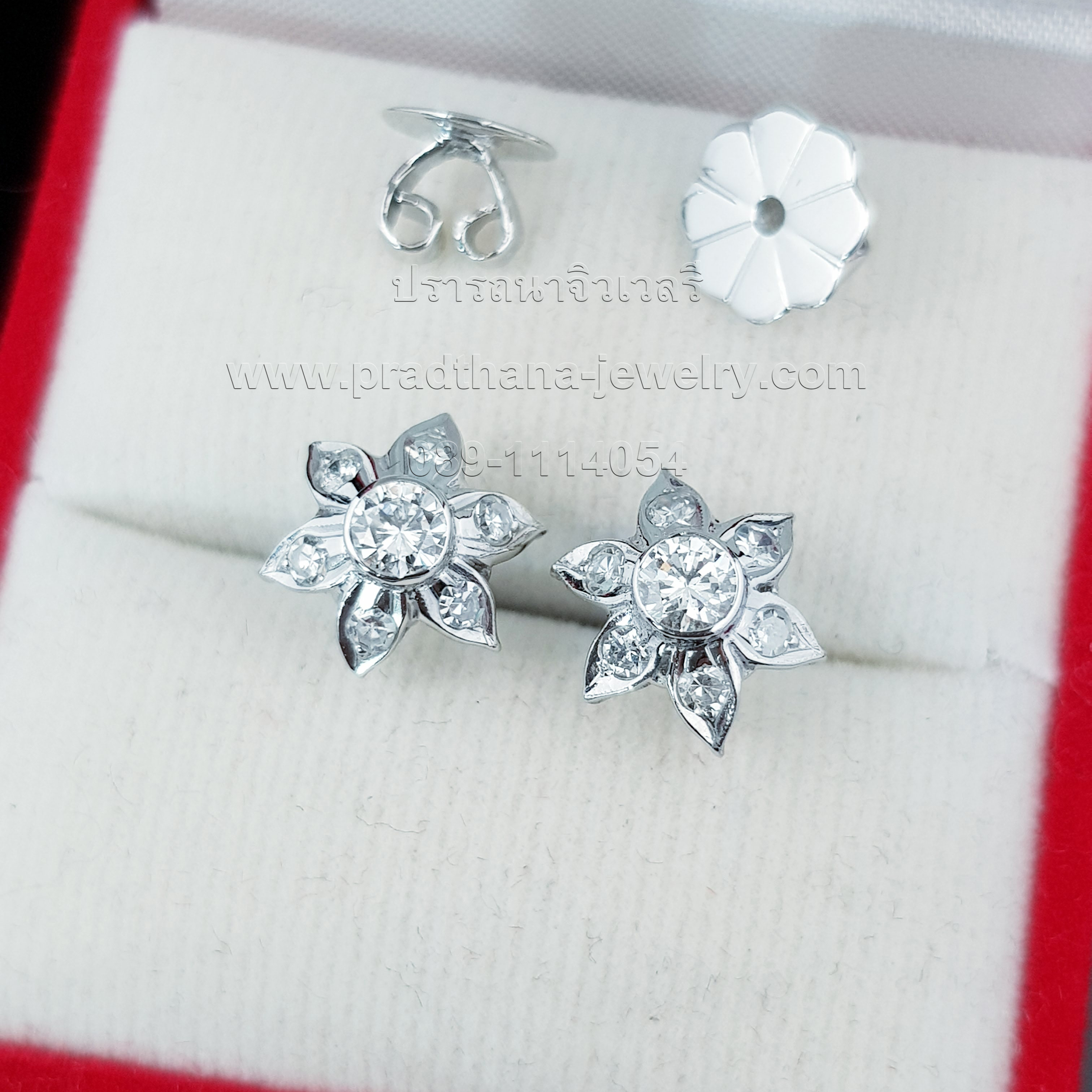 ต่างหูดอกไม้เพชร