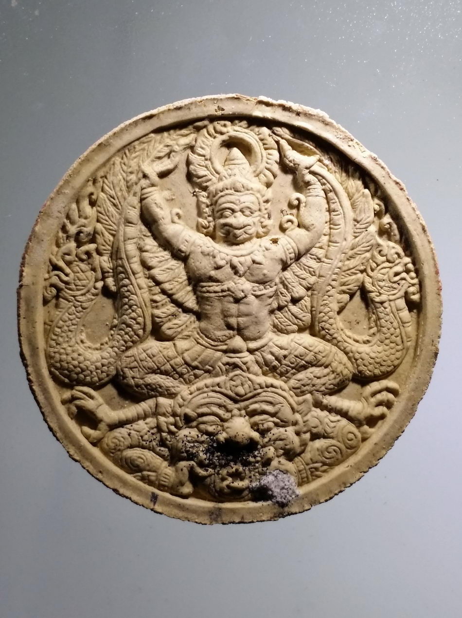 รหัสสินค้า จตุคามรามเทพ 911 พระเทวราชโพธิสัตว์จตุคามรามเทพ เนื้อว่านขาวโรยผงตะไบ รุ่นมหาเศรษฐีบุญฤทธิ์ หลวงพ่อจอน วัดบุญฤทธิ์ จังหวัดนครราชสีมา จัดสร้าง ปี 2550