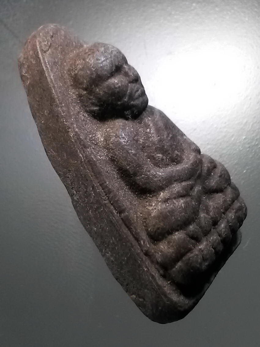 รหัสสินค้า หลวงปู่ทวด วัดต่างๆ 504 หลวงปู่ทวด เนื้อว่าน หลังสถูปเจดีย์ วัดช้างให้ จังหวัดปัตตานี ไม่ทราบปีที่สร้าง