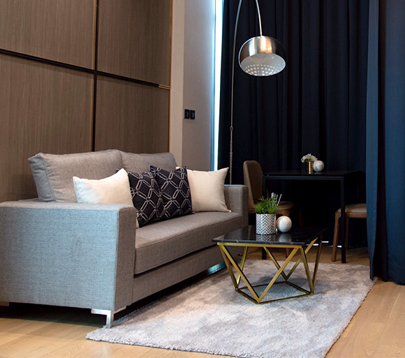 customize sofa งานโซฟาเฉพาะคุณ เพราะเราเข้าใจในความแตกต่าง เราจึงพร้อมปรับแบบของโซฟาเพื่อให้ได้โซฟาที่พอดีกับพื้นที่ สี และแบบ ให้ตรงกับสิ่งที่คุณต้องการมากที่สุด - ปรับแบบแขน ปรับความสูง ขนาด และแบบของเท้าแขนได้ ตามต้องการ เพื่อเพิ่มพื้นที่นั่งหรือมีที่วางแก้วได้ - ปรับขนาด มีโซฟาหลายขนาดให้เลือก พร้อมปรับขนาดให้พอดีกับพื้นที่ห้องได้ - วัสดุหุ้มโซฟา มีหลากหลายเนื้อผ้า สามารถเลือกได้ทั้ง ผ้า หนัง รวมถึงยังมีเฉดสีมากกว่า 500 สี เพื่อให้ได้โซฟา เข้ากับบ้าน และตรงกับความต้องการมากที่สุด