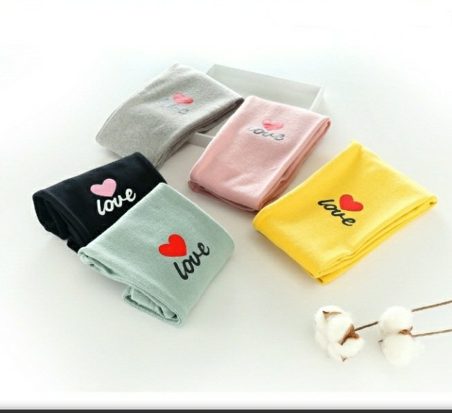 P3099- พร้อมส่งเลกกิ้งเด็ก แต่งรูปหัวใจ+อักษรLOVE เนื้อผ้าเนียนนุ่มยืดหยุ่นดี มี 5สีให้เลือก
