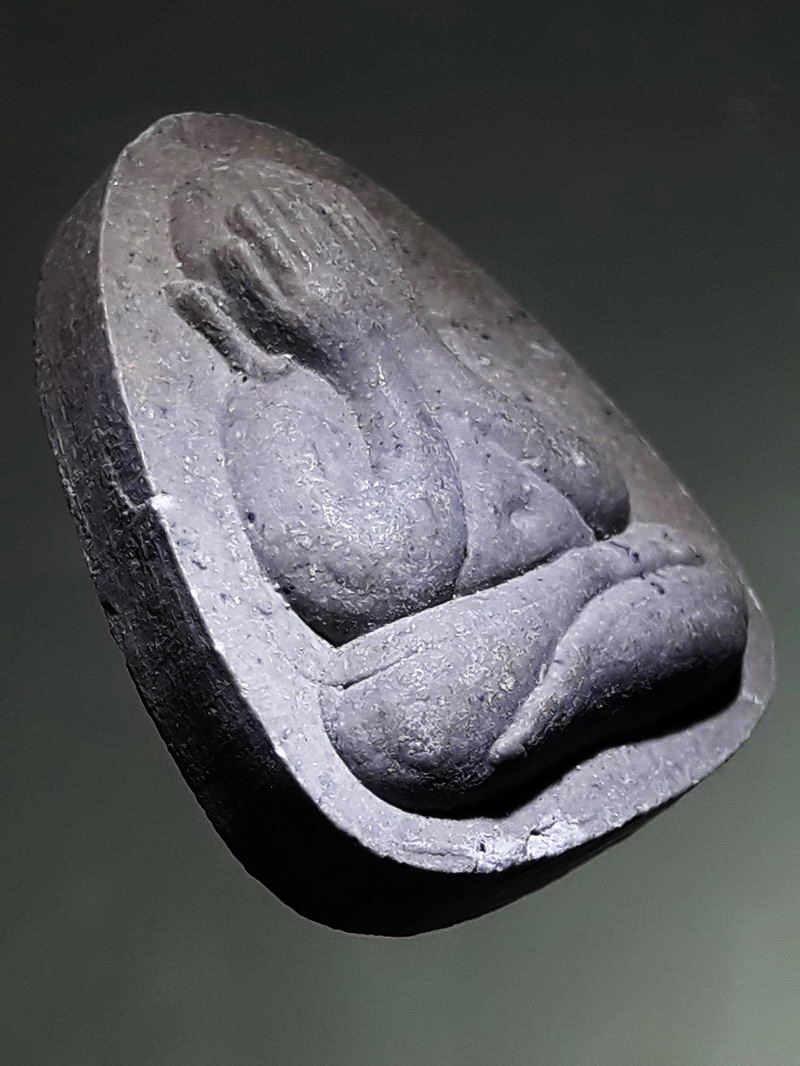 รหัสสินค้า พระเนื้อดิน ผง ว่าน 10464 พระปิดตาปลดหนี้ เนื้อผงใบลาน หลวงปู่โต๊ะ วัดประดู่ฉิมพลี รุ่นปลุดหนี้ ปี2542