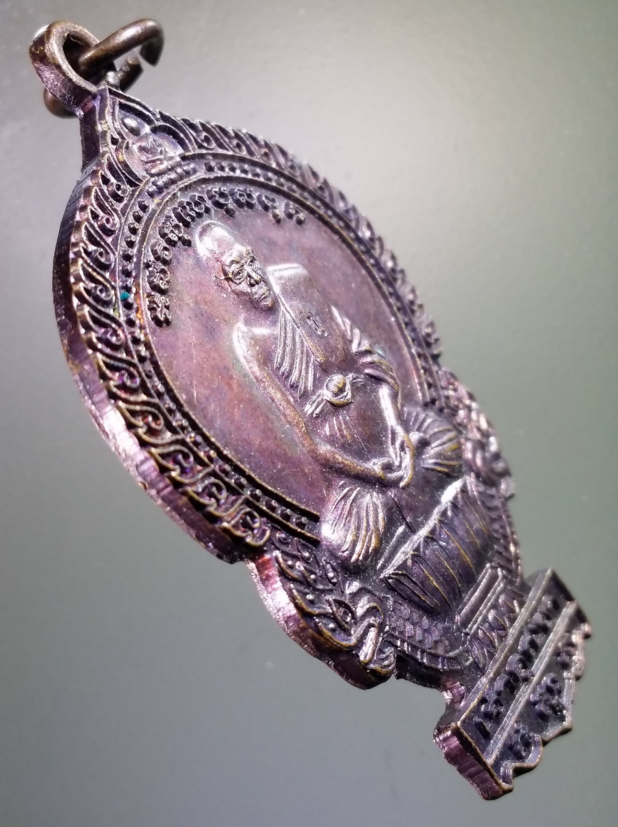 antig FB 184 เหรียญเสมานั่งพาน เจ้าคุณชา วัดมิตรภาพ ที่ระลึกกฐินปี 2555 ตอกโค๊ต ช. พระรายการนี้ให้เช่าบูชาแล้ว