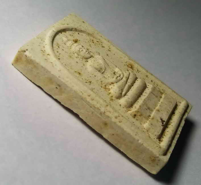 รหัสสินค้า พระเนื้อดิน เนื้อผง เนื้อว่าน 112 พระผงพิมพ์พระพุทธ หลังรูปเหมือนหลวงพ่อมุ่ย วัดดอนไร่ จังหวัดสุพรรณบุรีไม่ทราบปีที่สร้าง