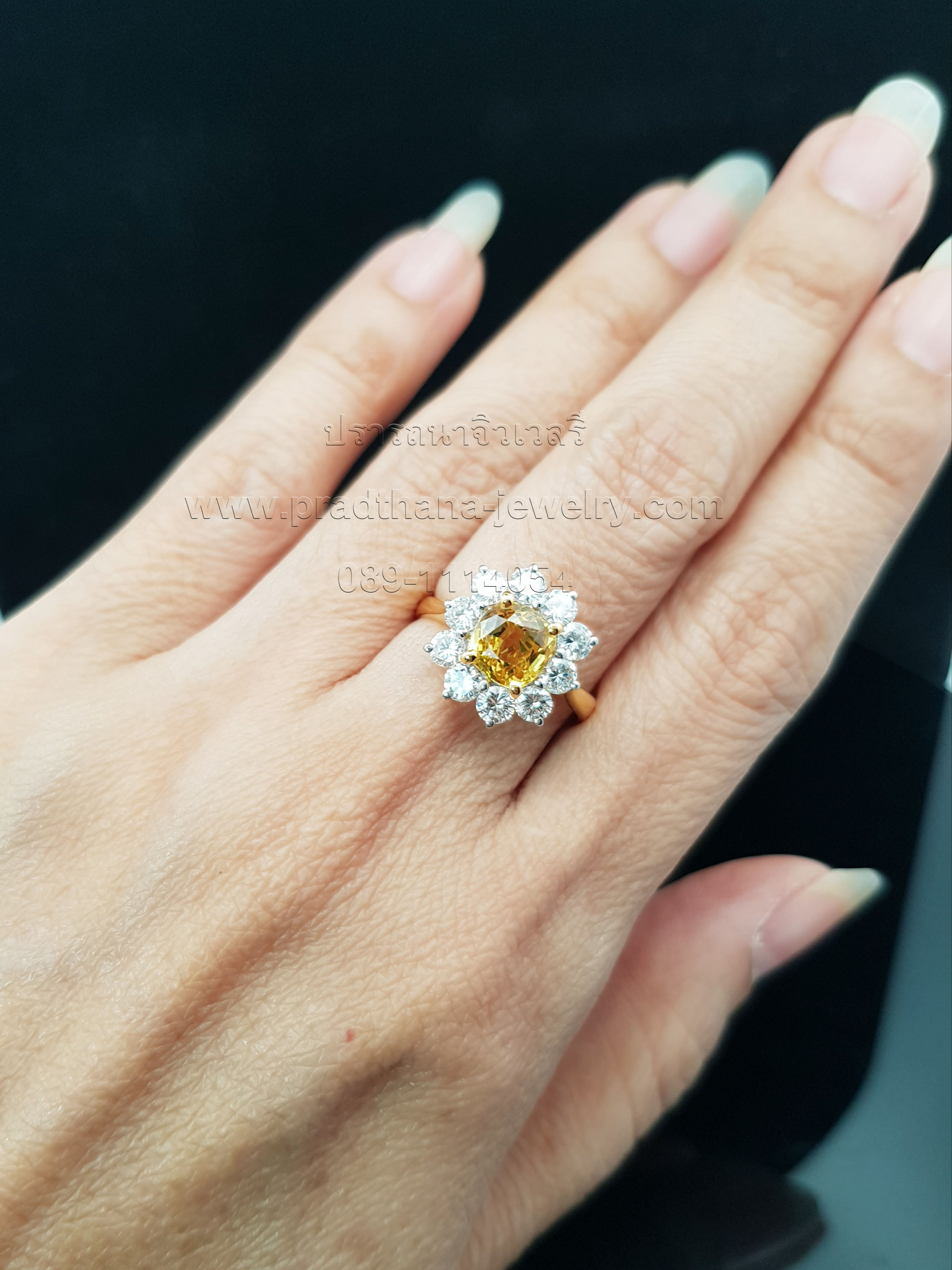 แหวนบุษราคัมล้อมเพชร