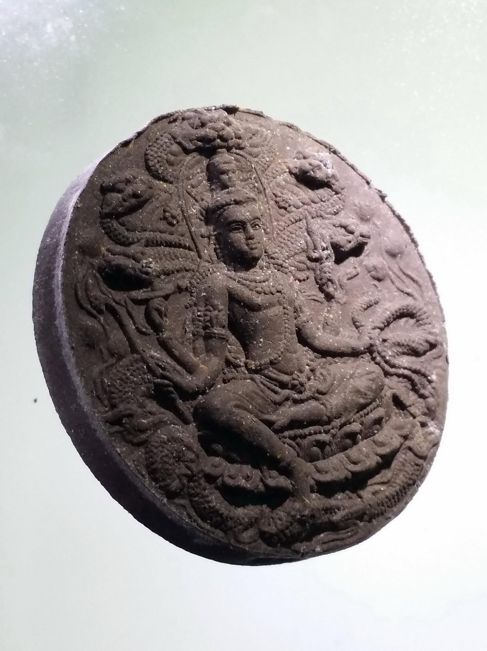 รหัสสินค้า จตุคามรามเทพ 736 พระเทวราชโพธิสัตว์จตุคามรามเทพ รุ่นมหาปาฏิหาริย์มั่งมีทรัพย์ เนื้อว่านกากยายักษ์โรยผงตะไบ ฝังโค๊ต นะโมเงิน กล่องแปดเหลี่ยม