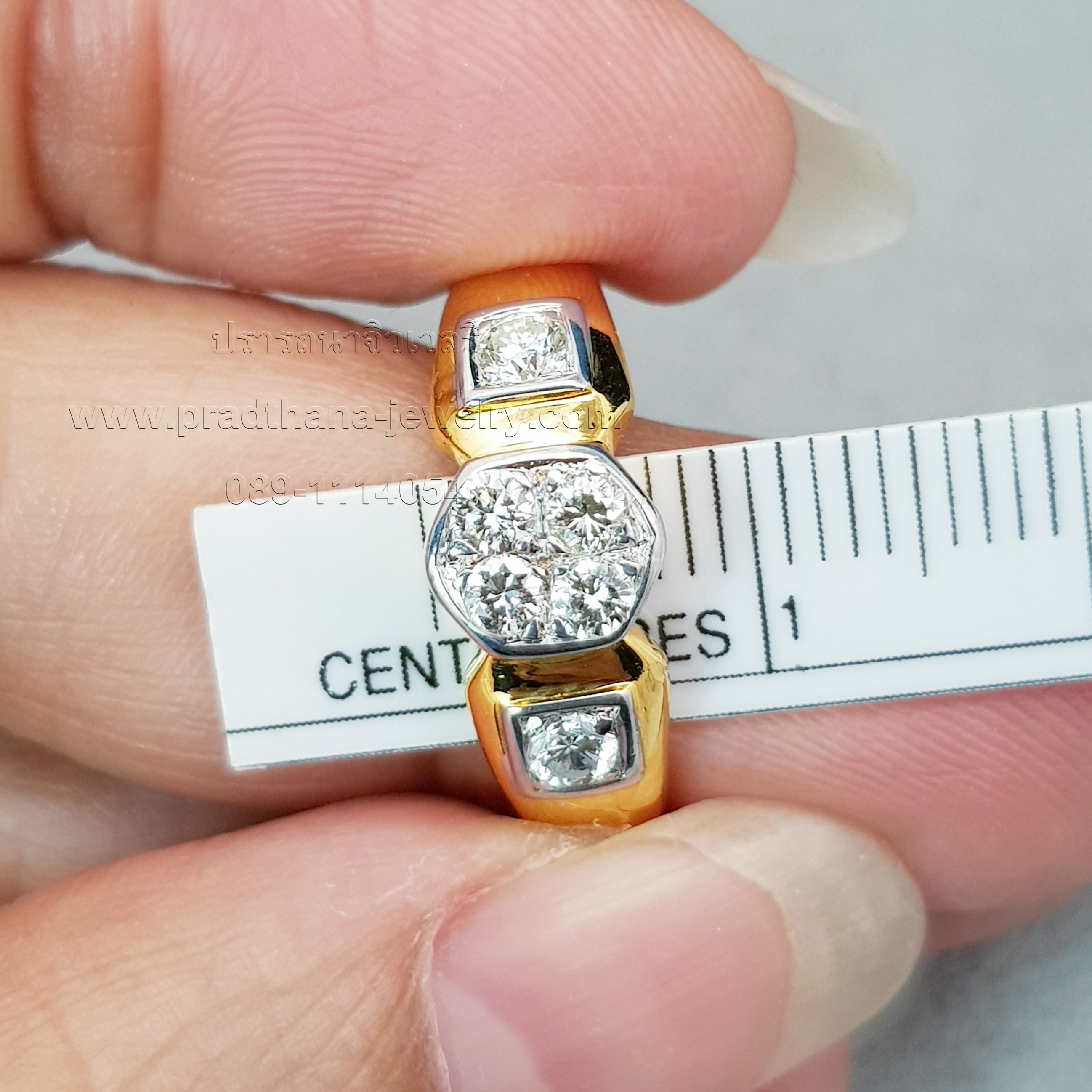 แหวนเพชรกระจุกกลางบ่าเพชร