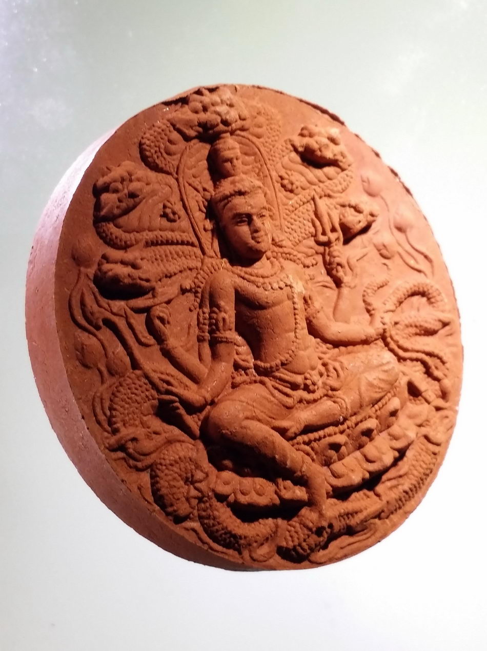 รหัสสินค้า จตุคามรามเทพ 413 จตุคามรามเทพ รุ่นมหาปาฏิหาริย์มั่งมีทรัพย์ เนื้อว่านแดง ขนาด 5.6 cm จตุคามรามเทพ รุ่น มหาปาฎิหารย์มั่งมีทรัพย์ ปีพ.ศ. 2550