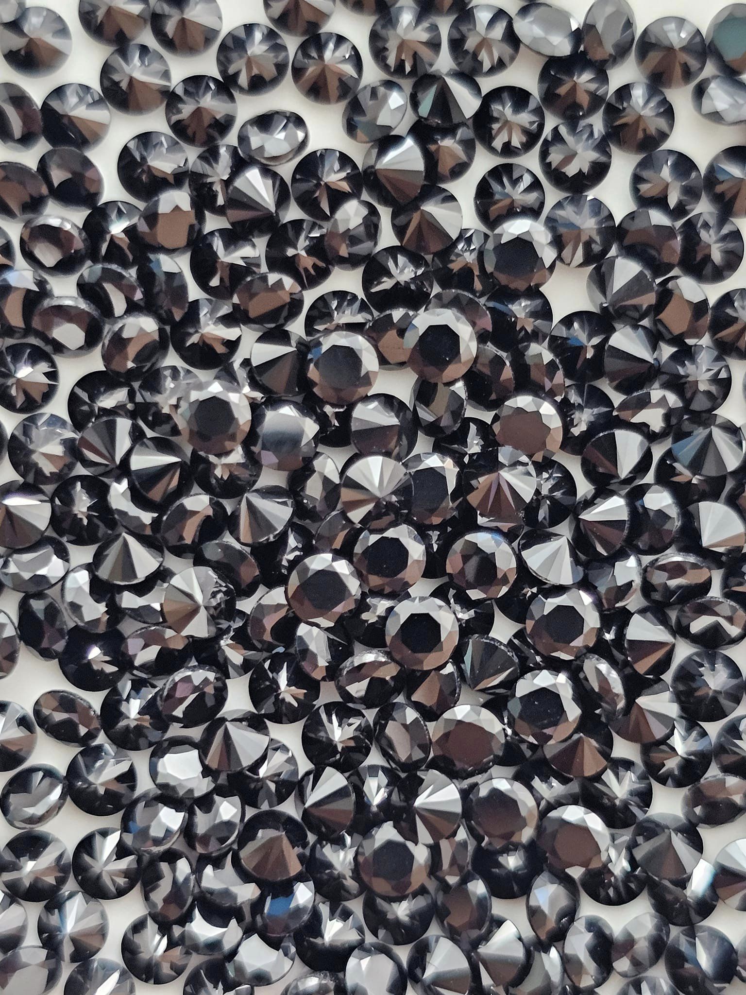 พลอยนิลกลมเจียรเหลี่ยม 2.7mm. 5 กะรัต