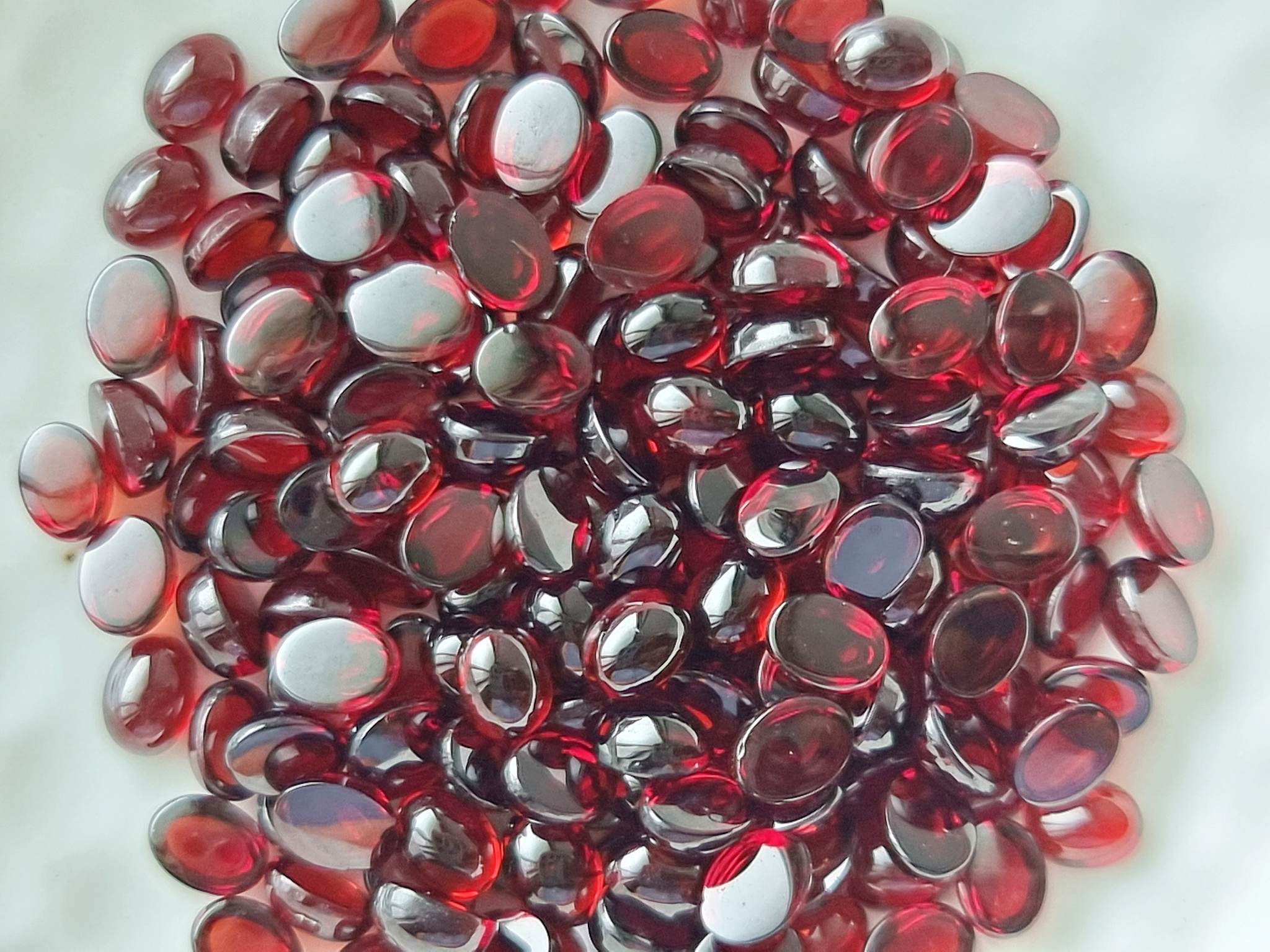 โกเมนไข่หลังเบี้ย 4x3 มม. 5 กะรัต