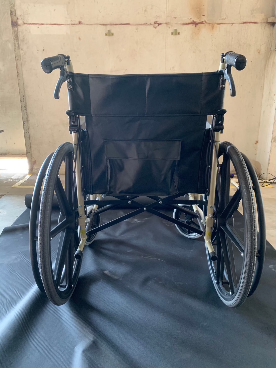 รถเข็นอลูมินัมอัลลอยด์คาร์ม่า รุ่น KM-1500 เบาะ PVC (KARMA KM-1500) ดีไซน์คลาสสิค แข็งแรงทนทาน ของแท้ รับประกันศูนย์ไทย 5 ปี