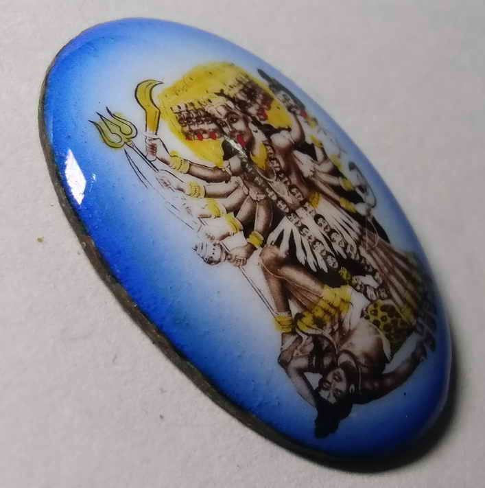 รหัสสินค้า เครื่องรางของขลัง ล็อกเก็ต ภาพถ่าย 016 ล็อกเก็ตเจ้าแม่กาลี ด้านหลังมีรอยลงอักขระ ไม่ทราบสำนัก ลีอตเก็ตรายการนี้ให้เช่าบูชาแล้ว