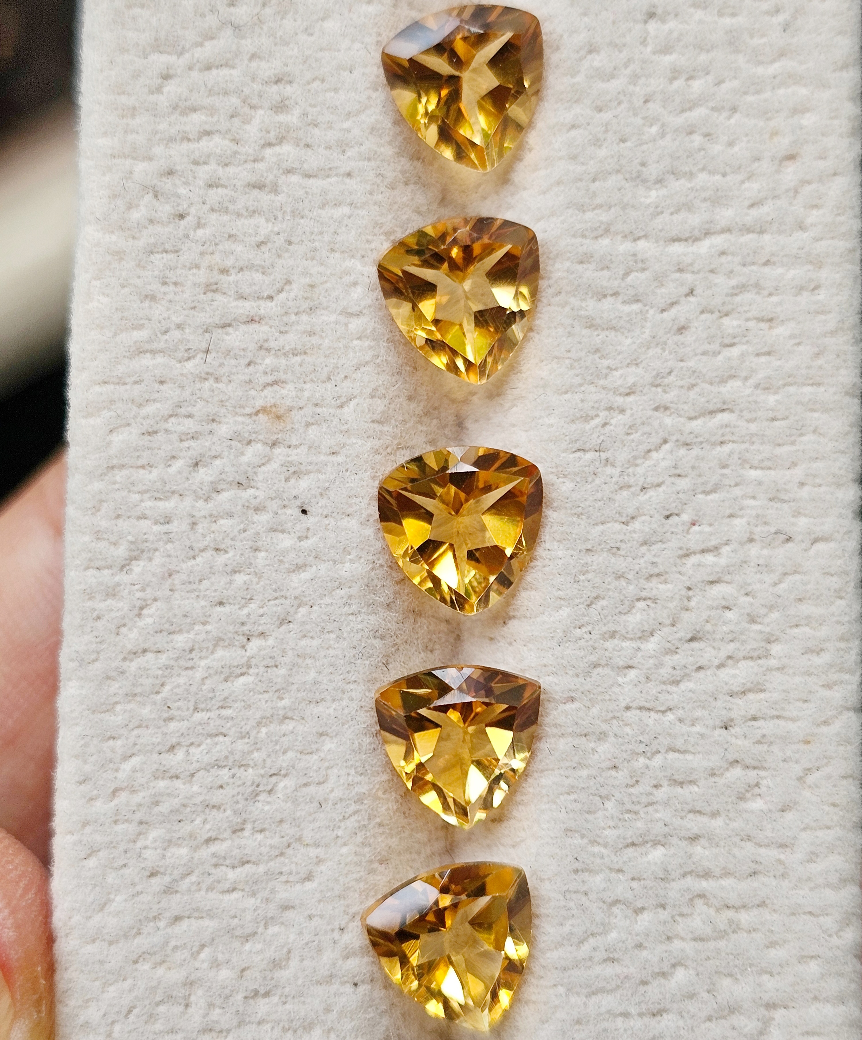 ซิทรินสามเหลี่ยม 7x7mm. 1 เม็ด