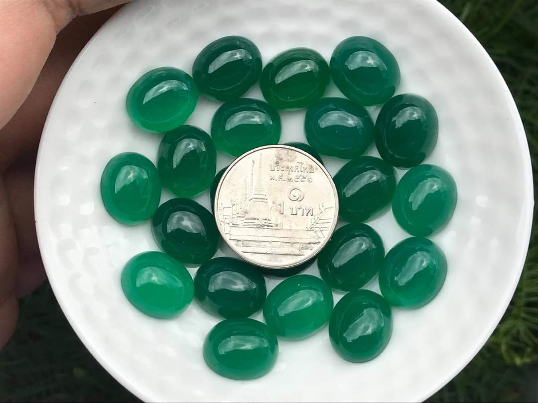 โมราไข่หลังเบี้ย 10x12mm. 5 เม็ด