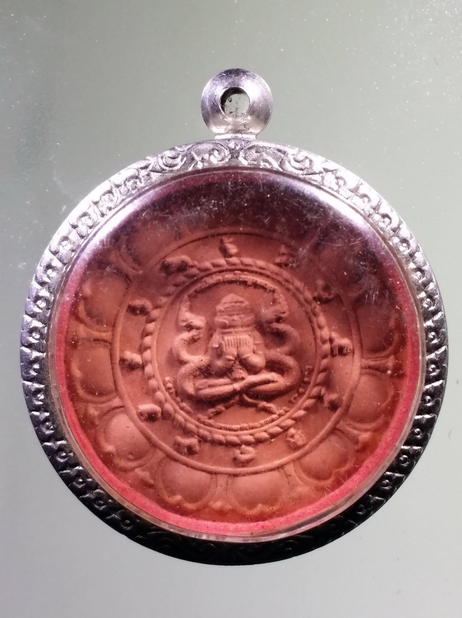 รหัสสินค้า จตุคามรามเทพ 936 พระเทวราชโพธิสัตว์จตุคามรามเทพ - พระปิดตาพังพระกาฬ ไม่ทราบรุ่น เนื้อว่านแดง พิมพ์เล็ก มีตลับสแตนเลส พร้อมใช้ ไม่มีห่วงนะครับ